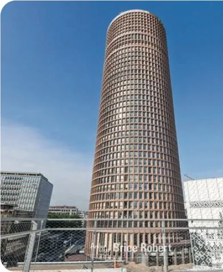 Tour Part-Dieu à Lyon, façade vitrée exposée plein Sud